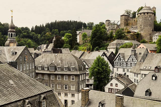 7 Astuces pour Explorer les Villages Médiévaux en France